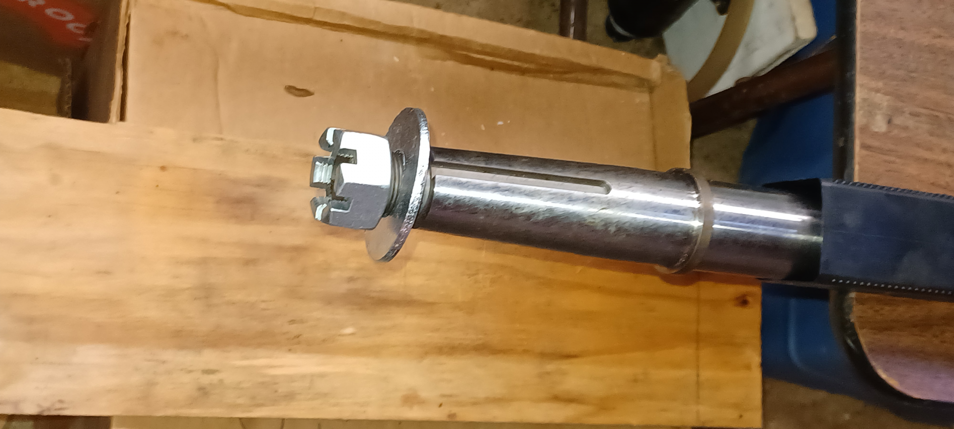 Axle shaft taper with washer & nut